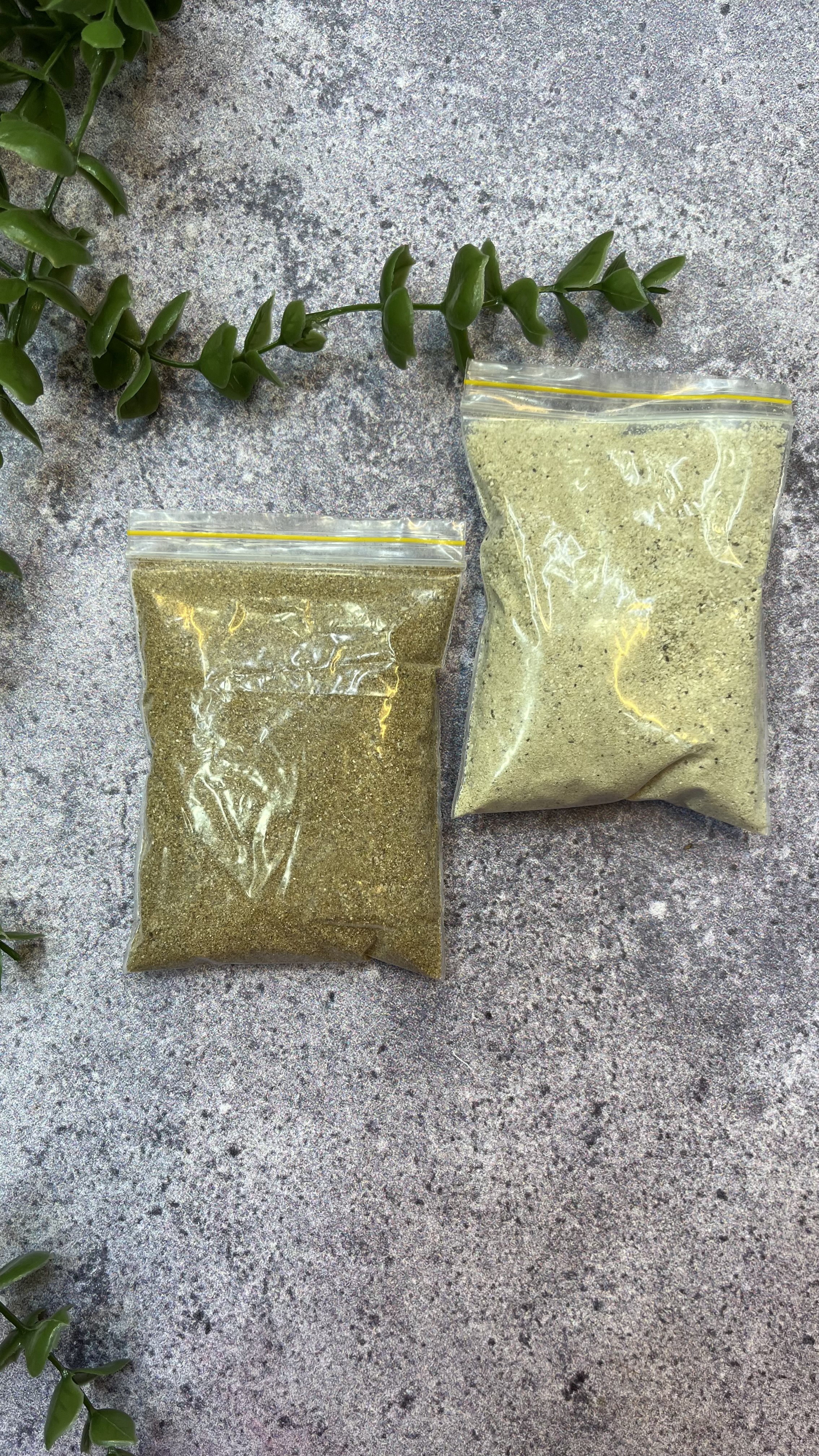 در دو رنگ و بسته ۱۵۰ گرمی موجود